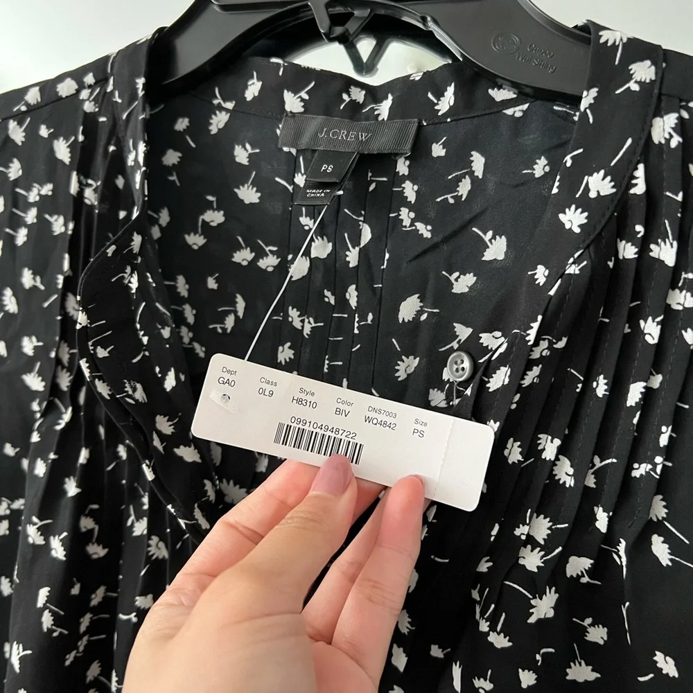 NWT Jcrew floral black top size small petite - Picture 2 of 4